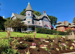 The Hancock House Bed & Breakfast Inn, Dubuque